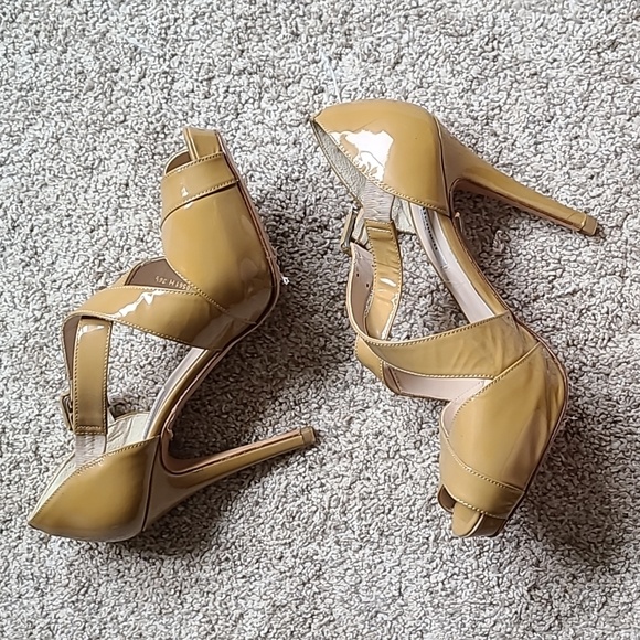 L.K.Bennett 'Sliver' Taupe Patent Sandals ASO Kate Middleton - Picture 8 of 15